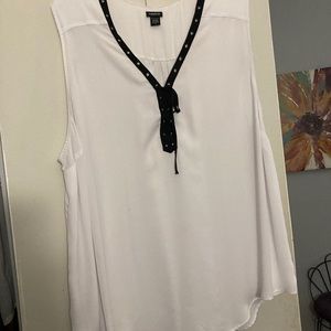 Torrid size 5 white with black trim tank